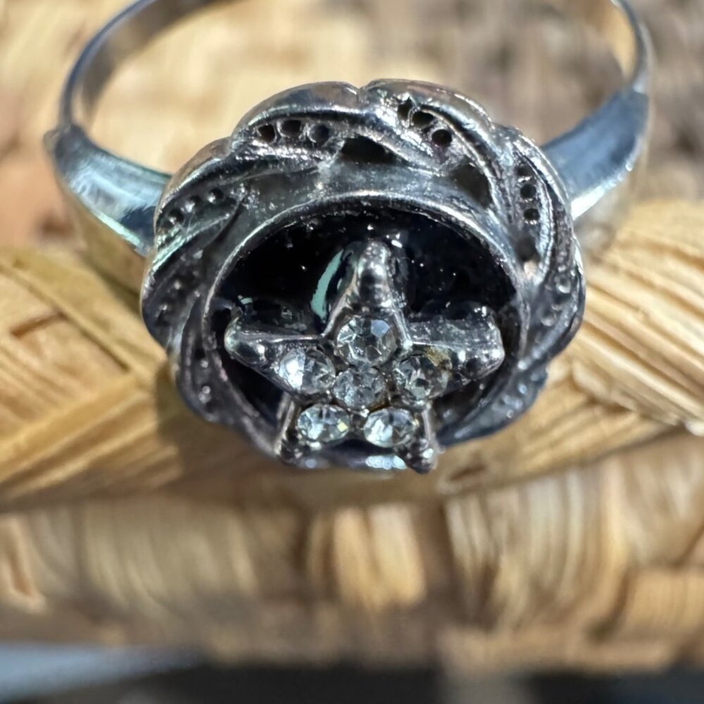 Star-Shaped Silver-Tone Crystal Ring With Adjustable Band - Picture 6 of 9